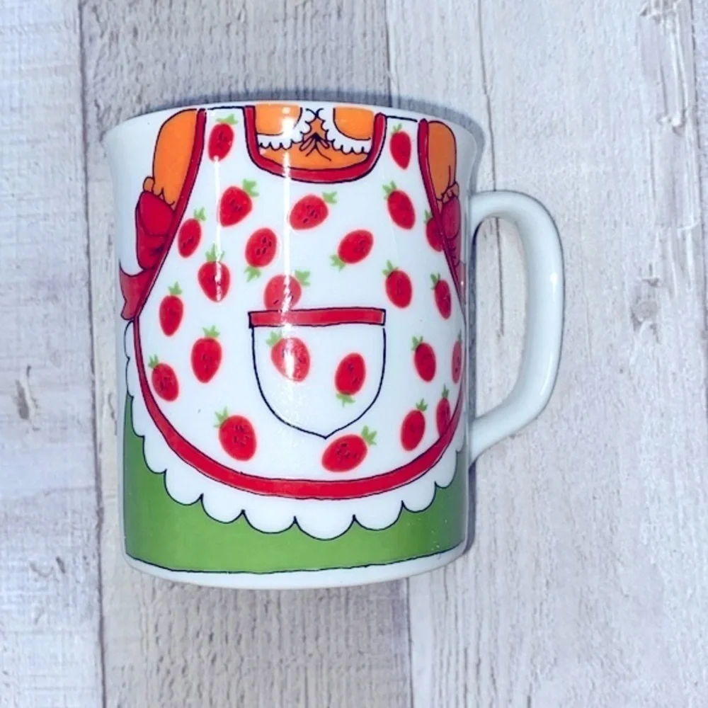 Vintage strawberry apron mug